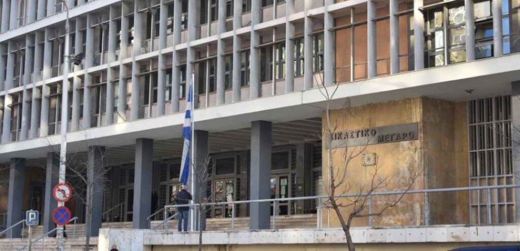 Μεταγωγή της 33χρονης κατηγορούμενης για την αρπαγή της 10χρονης Μαρκέλλας, στο δικαστικό μέγαρο Θεσσαλονίκης, 23 Ιουνίου 2020.